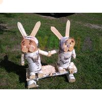 Чем хороши фигурки из дерева для сада в стиле кантри