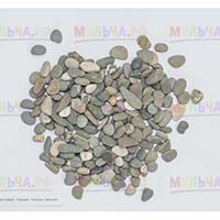 Поступила в продажу темная морская галька