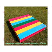 Яркая раскрашенная песочница из натурального дерева для детской площадки или дачи