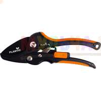 С любым видом обрезки справится мощный секатор с храповым механизмом