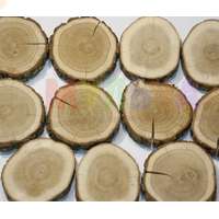 Шлифованные спилы дуба с красивой текстурой