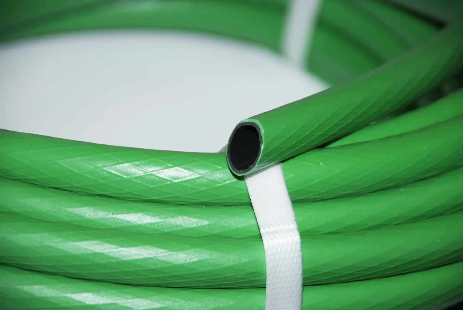 Шланг поливочный армированный Экогрядка, яблоко, 3/4", 1,5 мм, бухта 25 м