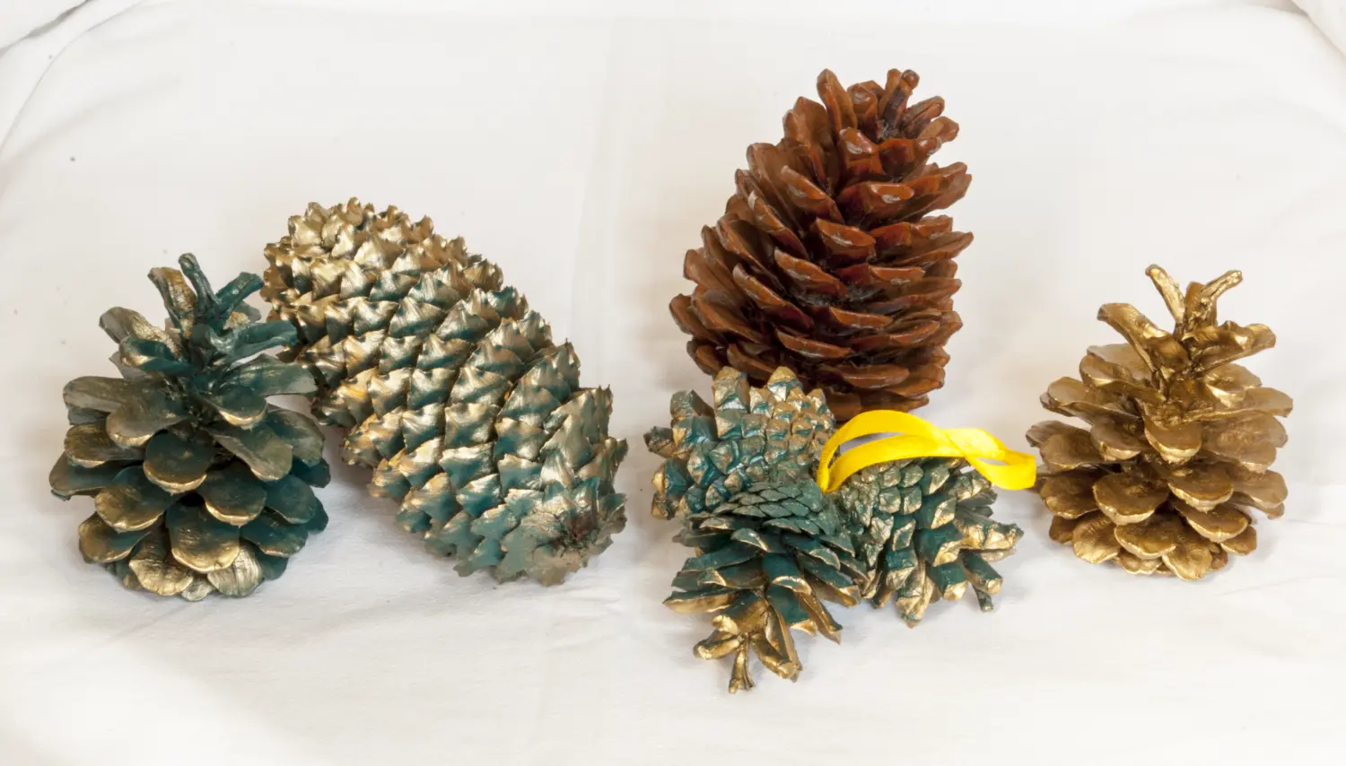 Шишка еловая поштучно, шт