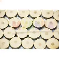 Спилы рябины с выраженным ядром и красноватой заболонью