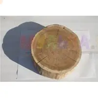 Крупные и массивные спилы дуба с двухсторонней шлифовкой подчеркивающей текстуру дерева