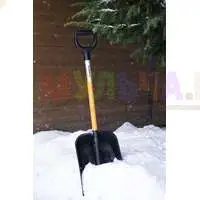 Компактная лопата для уборки снега пригодится любому автовладельцу
