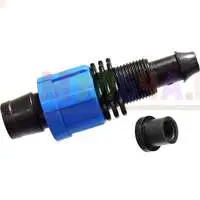 Капельная лента начинается со стартового фитинга