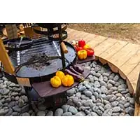 Еще один вариант использования морской гальки, смотрите в программе Фазенда на Первом канале