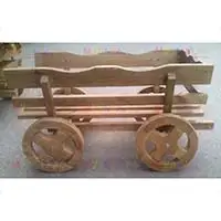 Деревянная телега - необычное садовое украшение