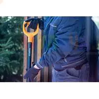 Меньше уставать при уборке снега поможет правильный инструмент