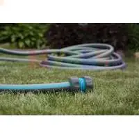 Прочный шланг диаметром три четверти дюйма для обильного полива