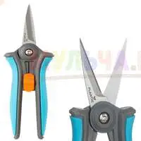 Для подрезки травы, цветов и тонких веток нужен специальный инструмент