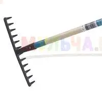 Очистить сад от палой листвы и разровнять грунт на грядках помогут грабли Plantic Light