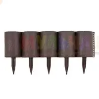 Декоративный бордюр в форме коричневых пеньков